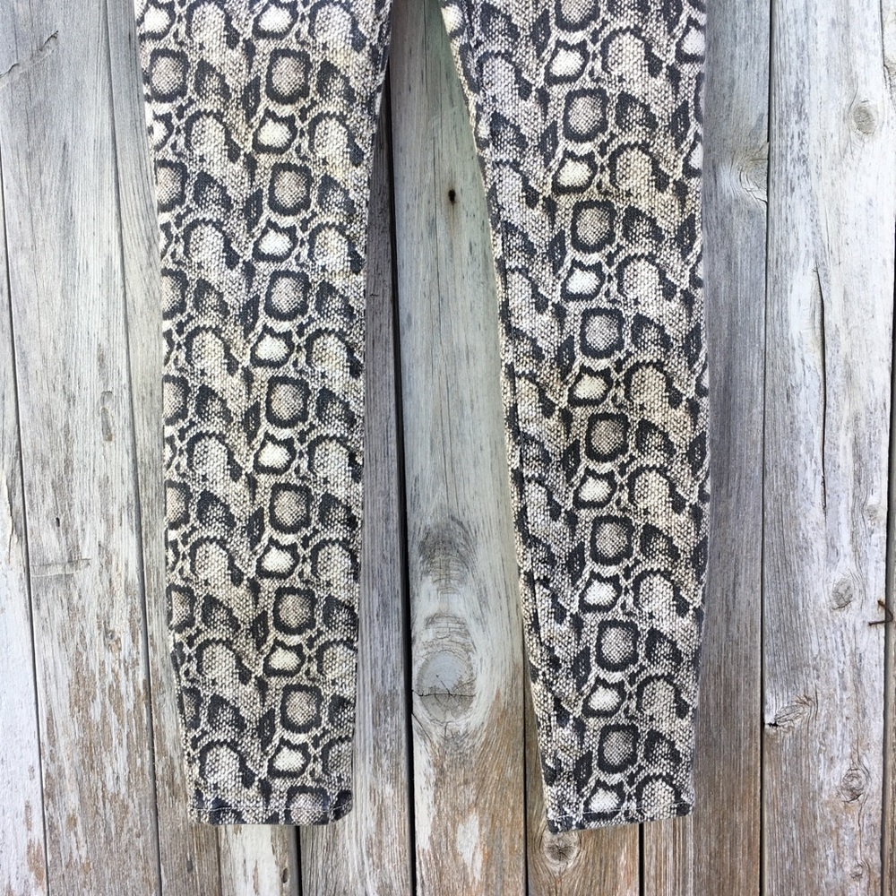 NWT Good American Good Legs Snake Print Jean Black Cream 2 - Picture 8 of 13